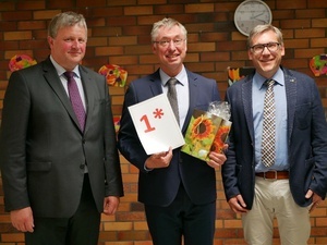 Ralf Hennemann wird zum Schulleiter ernannt Ralf Hennemann wird zum Schulleiter ernannt