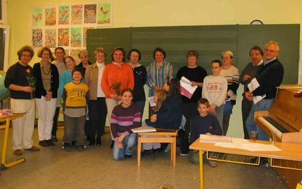 Lehrer- Eltern- Schler- Chor unter der Leitung von Markur Spiegelhalter