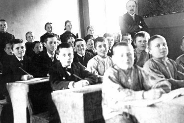 Hirtenschule Fhrental mit Lehrer Belz 1910 